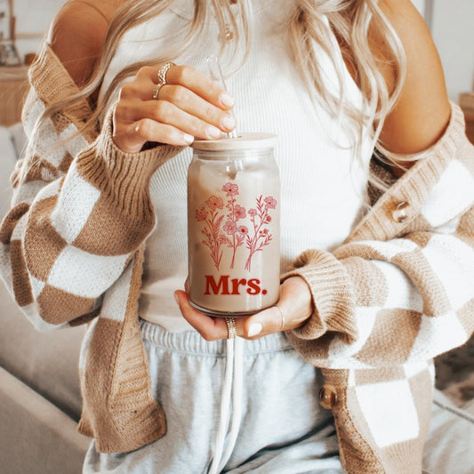 Floral Retro Mrs. Bride To Be Sipper Glass - SincerelyByNicole